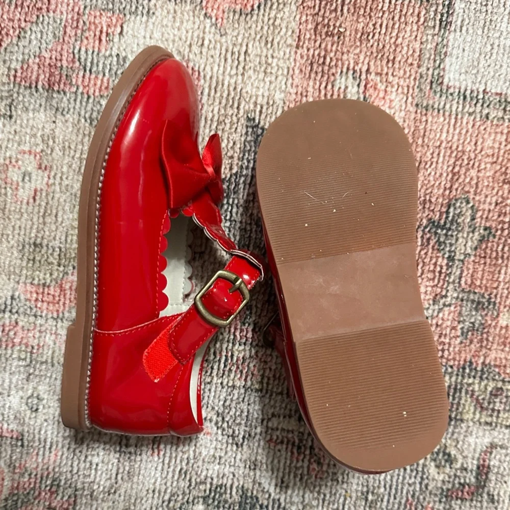 Girls Felix & Flora Size 10  Patent Scalloped  edge red  Bow Shoes Mary jane